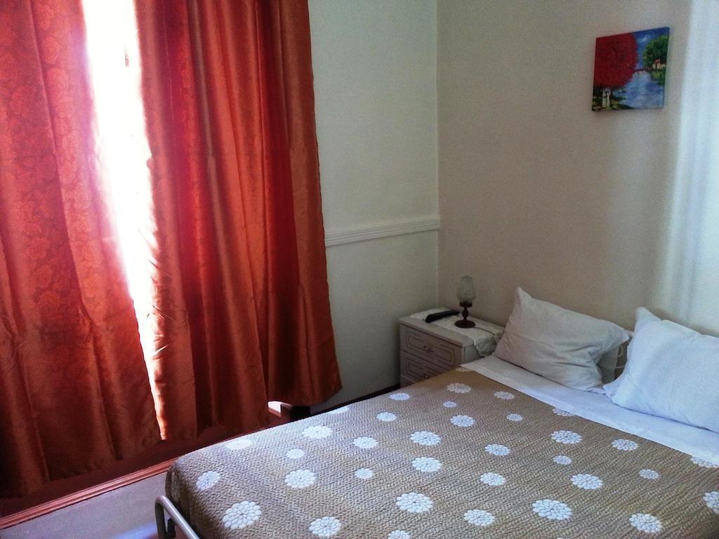 Pensao Prata Hotel Lisbon Room photo